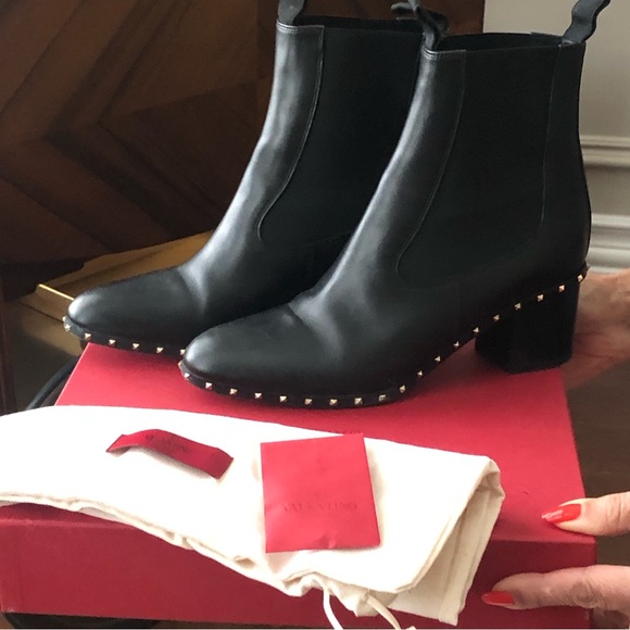Rockstud Leather Chelsea boots - Picture 7 of 9
